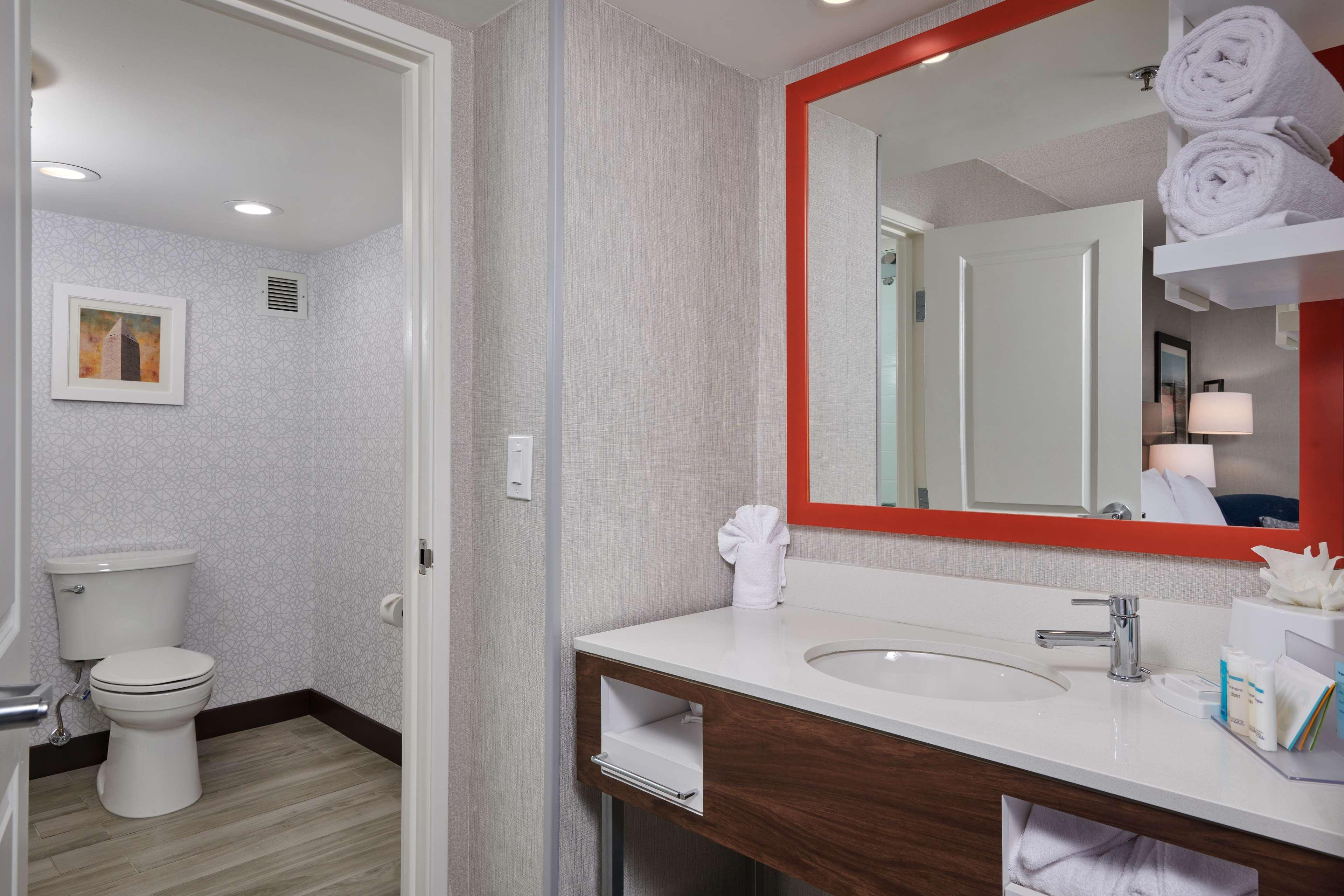 Hampton Inn Fairfax City Buitenkant foto