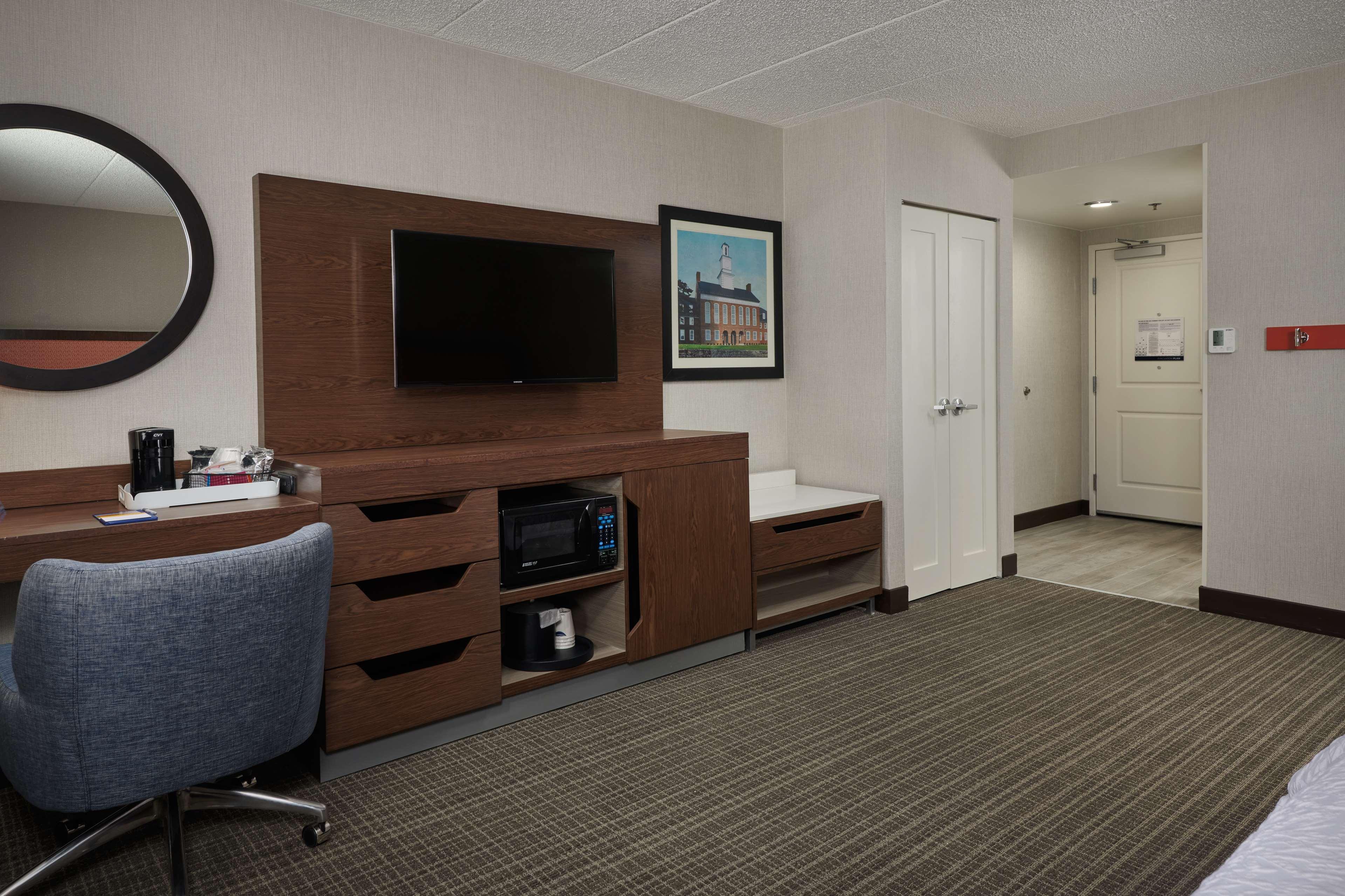 Hampton Inn Fairfax City Buitenkant foto