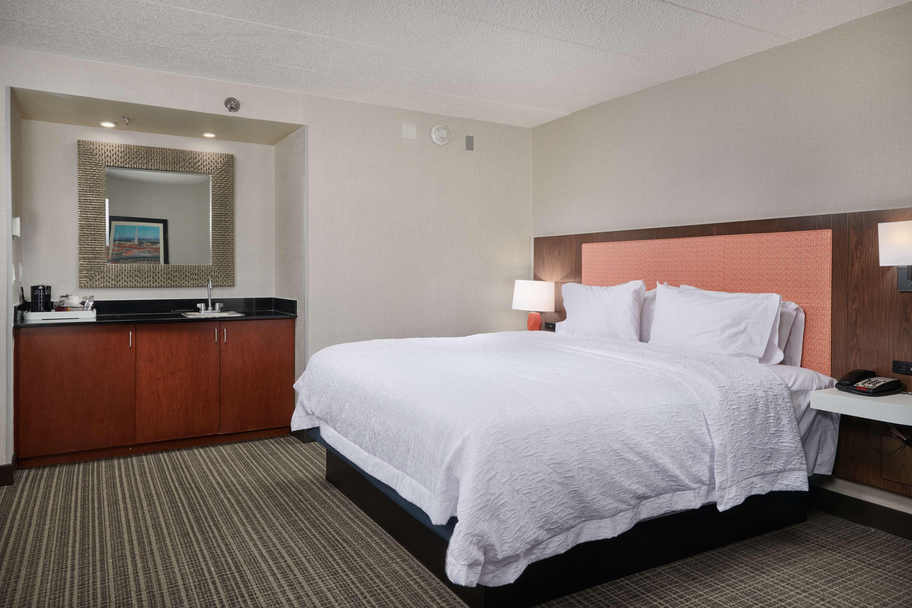 Hampton Inn Fairfax City Buitenkant foto