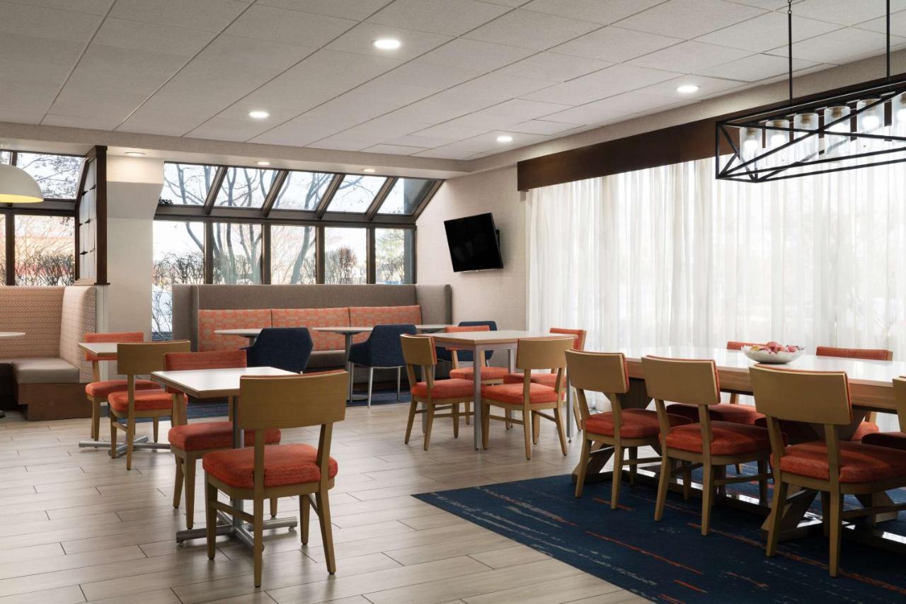 Hampton Inn Fairfax City Buitenkant foto