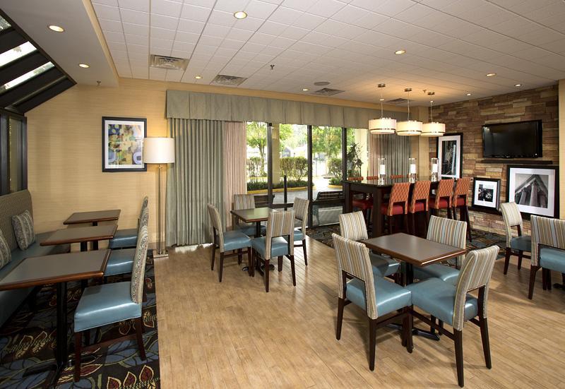 Hampton Inn Fairfax City Buitenkant foto